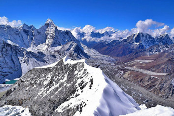 Putha Hiunchuli Climbing (7246m/23,772ft)